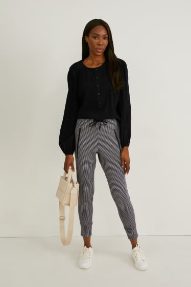 Femei - Pantaloni de trening - în carouri - negru / alb