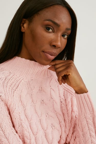 Kobiety - Sweter - wzór w warkocze - jasnoróżowy
