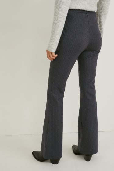 Kobiety - Spodnie z jerseyu - flared - w cienkie prążki - ciemnoszary