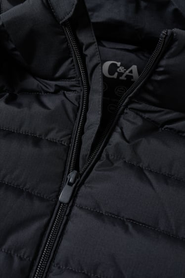 Pánské - Prošívaná bunda s kapucí - z recyklovaného materiálu - černá