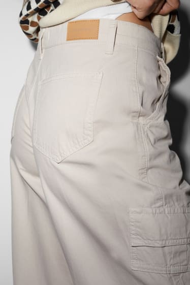 Ragazzi e giovani - CLOCKHOUSE - pantaloni di stoffa - vita bassa - straight fit - beige