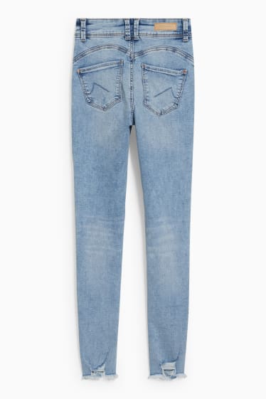 Nastolatki - CLOCKHOUSE - skinny jeans - średni stan - efekt push-up - dżins-jasnoniebieski