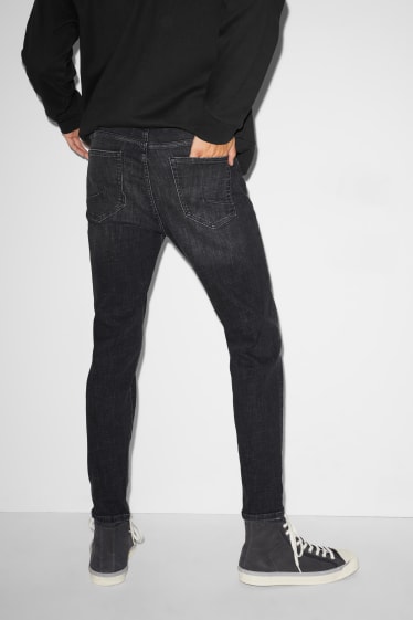 Uomo - CLOCKHOUSE - carrot jeans - LYCRA® - da materiali riciclati - jeans grigio scuro