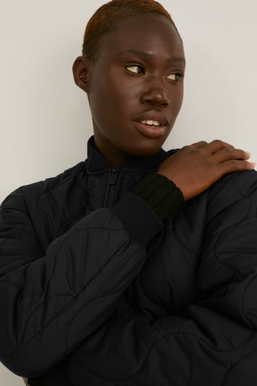 Dona - Abric embuatat - negre