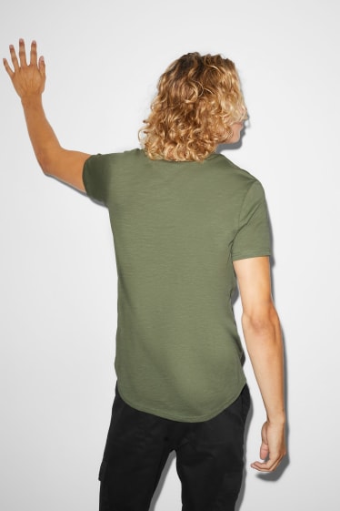Mężczyźni - CLOCKHOUSE - T-shirt - zielony