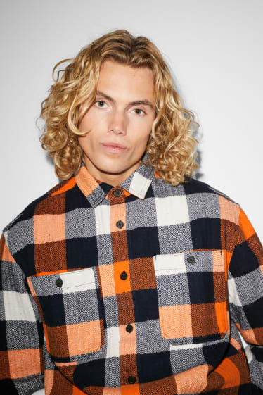 Uomo - CLOCKHOUSE - camicia - relaxed fit - colletto all'italiana - a quadretti - arancione / blu scuro