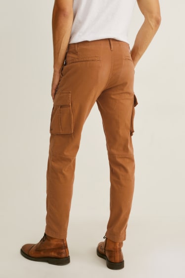 Hombre - Pantalón cargo - tapered fit - Flex - LYCRA® - habano