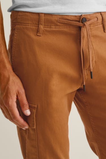 Mężczyźni - Spodnie bojówki - tapered fit - Flex - LYCRA® - havanna