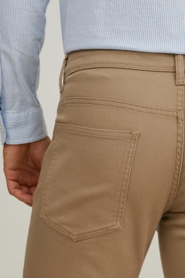 Home - Pantalons de tela - regular fit - LYCRA® - marró clar