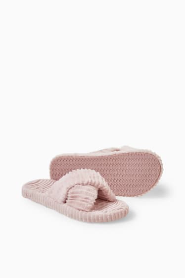 Femmes - Chaussons en imitation fourrure - rose