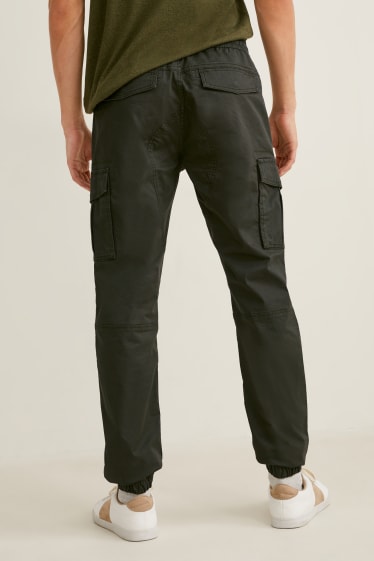 Hombre - Pantalón cargo - tapered fit - LYCRA® - verde oscuro