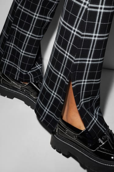 Ados & jeunes adultes - CLOCKHOUSE - pantalon de jersey - flared - à carreaux - noir / gris