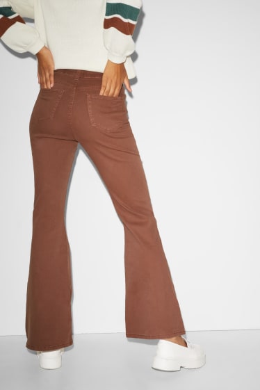 Dona - CLOCKHOUSE - flare jeans - high waist - marró clar