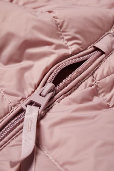 Dámské - Péřová bunda s kapucí - tmavě růžová
