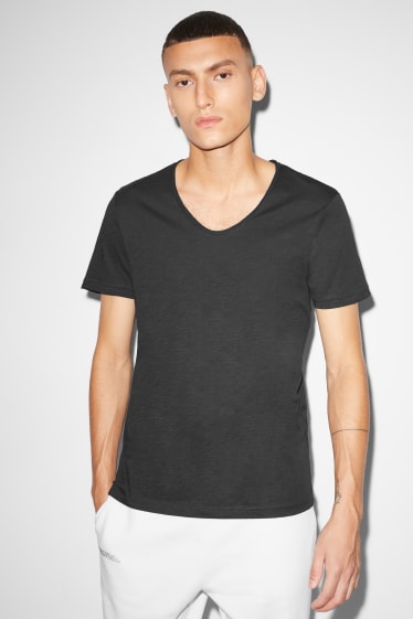 Men - T-shirt - black