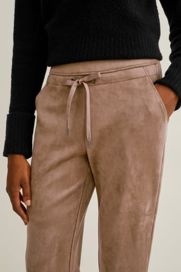 Dona - Pantalons - mid waist - tapered fit - pell girada sintètica - marró clar