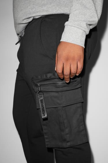 Mężczyźni - CLOCKHOUSE - spodnie dresowe - czarny