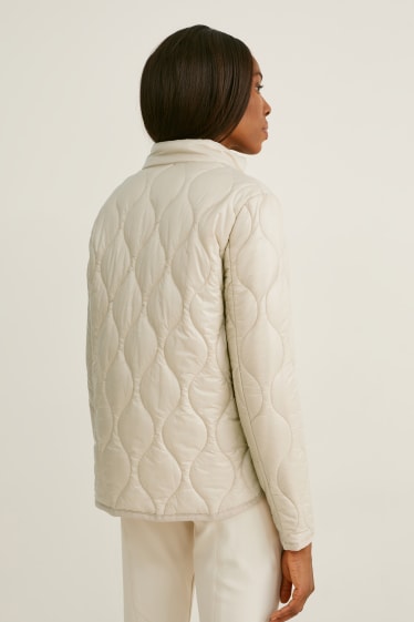 Women - Quilted gilet - pearl