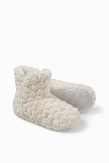 Adolescenți și tineri - Papuci de casă din blană artificială - alb