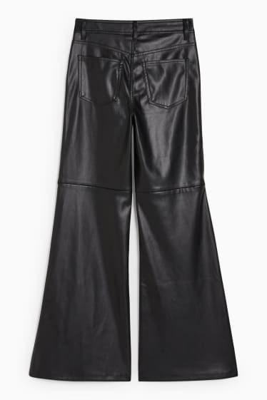 Dona - CLOCKHOUSE - pantalons - high waist - wide leg - pell sintètica - negre