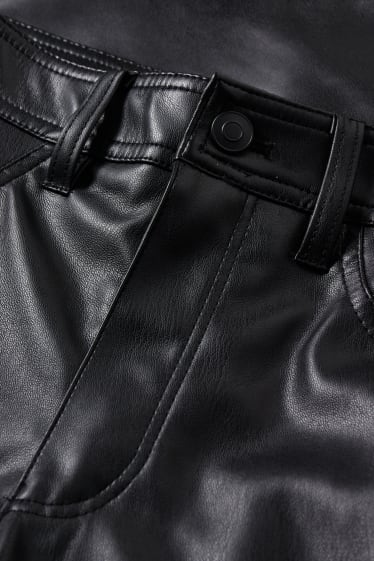 Dona - CLOCKHOUSE - pantalons - high waist - wide leg - pell sintètica - negre
