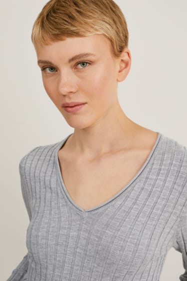 Femei - Pulover din tricot fin - gri deschis melanj