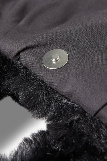 Kobiety - CLOCKHOUSE - mała torebka na ramię ze sztucznego futerka - czarny