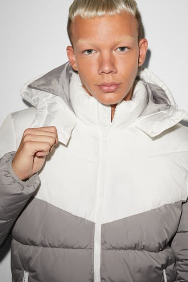 Mężczyźni - CLOCKHOUSE - kurtka pikowana z kapturem - biały / szary