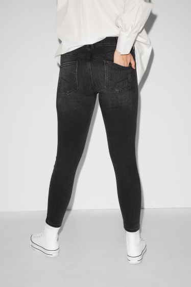 Femmes - CLOCKHOUSE - skinny jean - mid waist - effet push-up - noir