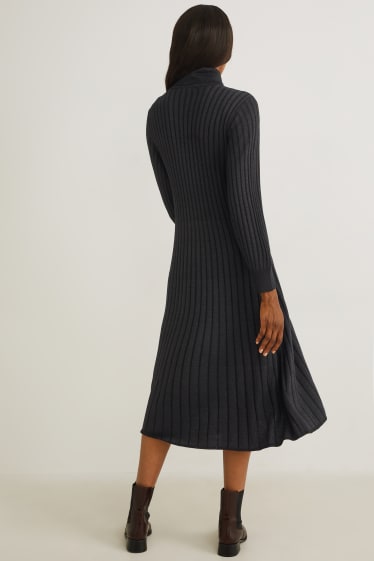 Women - Knitted dress - black