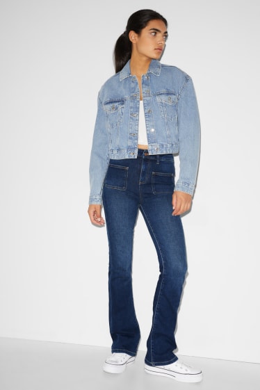 Adolescenți și tineri - CLOCKHOUSE - flared jeans - talie înaltă - denim-albastru