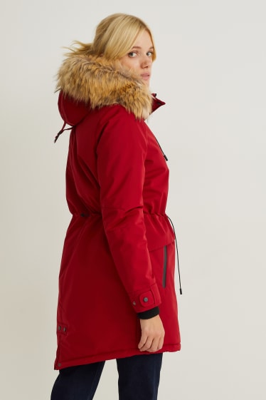 Femei - Parka cu glugă și aplicații din blană artificială - iarnă - roșu