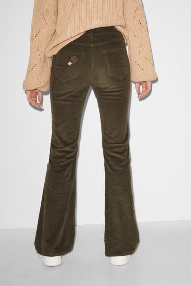 Femmes - CLOCKHOUSE - pantalon en velours côtelé - high-waist - flared - à fleurs - vert