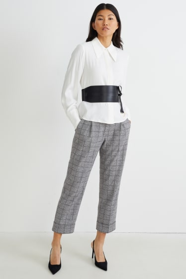 Femei - Pantaloni de stofă - talie înaltă - tapered fit - în carouri - gri / negru