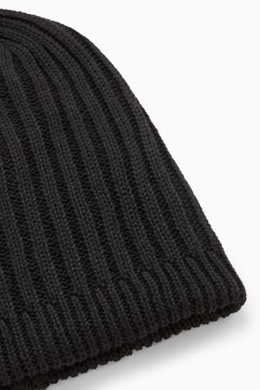 Men - Knitted hat - black
