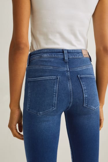Kobiety - Skinny jeans - średni stan - ciepłe dżinsy - LYCRA® - dżins-niebieski