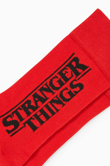 Mężczyźni - Skarpetki z motywem - Stranger Things - czerwony