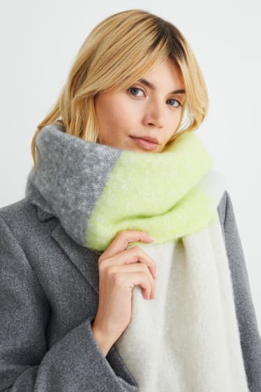 Women - Fringed scarf  - light green