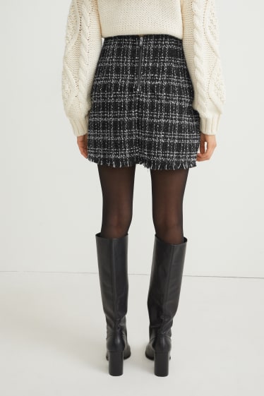 Women - Bouclé mini skirt - check - black / white