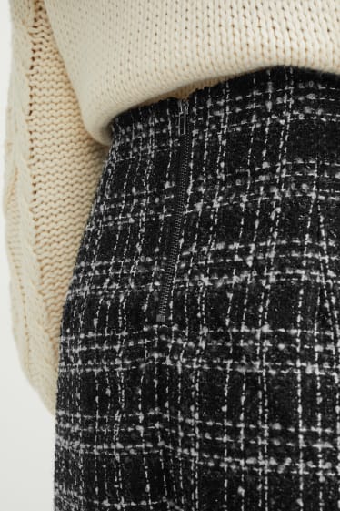 Women - Bouclé mini skirt - check - black / white