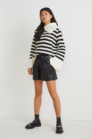 Damen - Shorts - Lederimitat - schwarz