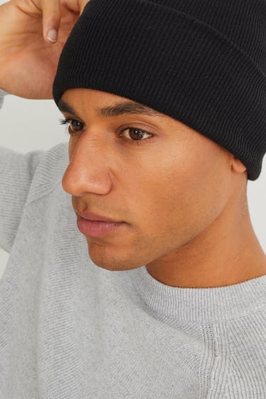 Men - Knitted hat - black / dark gray