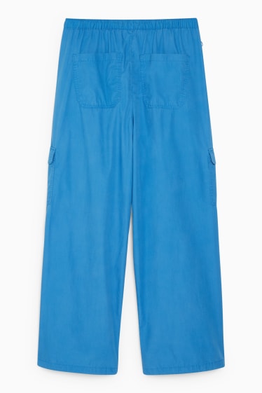 Jóvenes - CLOCKHOUSE - pantalón parachute - mid waist - loose fit - azul