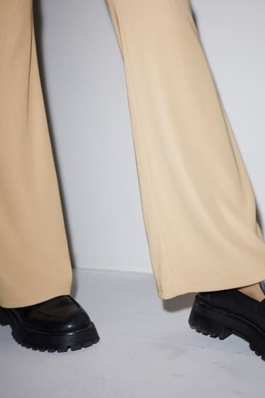 Femmes - CLOCKHOUSE - pantalon en jersey - flared - beige