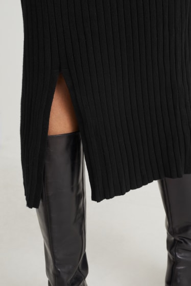 Women - Knitted dress - black