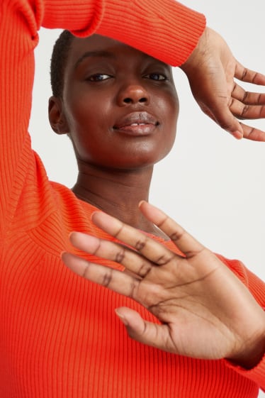 Femmes - Pullover avec nœud - orange