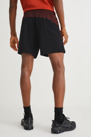 Men - Technical shorts  - dark brown