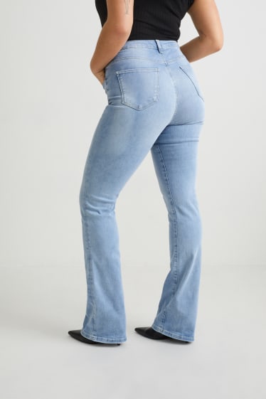 Damen - Curvy Jeans - High Waist - Bootcut - LYCRA® - helljeansblau