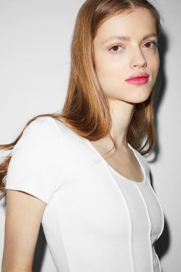 Dona - CLOCKHOUSE - samarreta crop - blanc