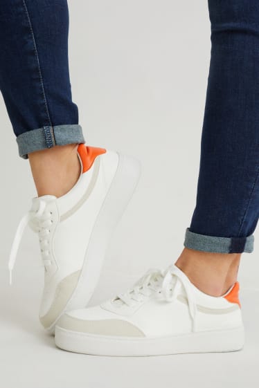 Damen - Sneaker - Lederimitat - weiß / orange